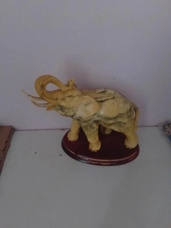 Éléphant décoratif imitation ivoire sur socle en bois environ 20 cm - 1722 g – photo 2